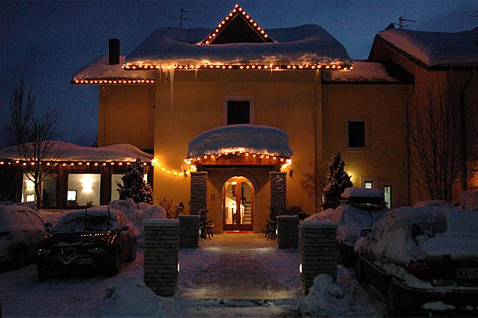 Hotel Valle Dell' Oro Пескассероли Экстерьер фото